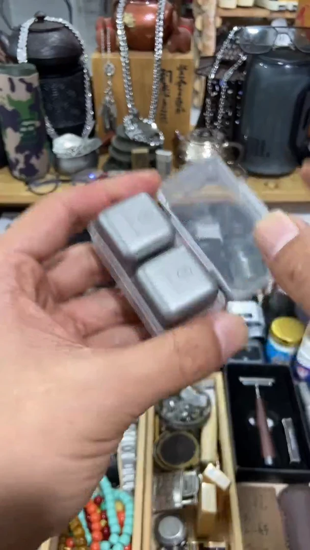 瓷片闪购商品  如图所示
