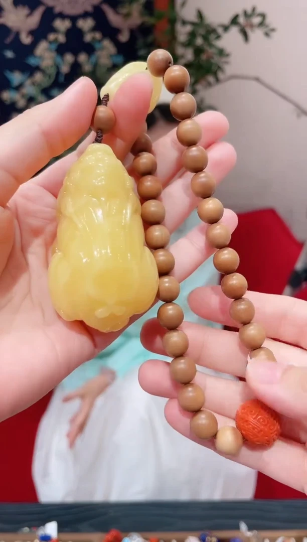 未镶嵌颈饰蜜蜡苹**妹蜜蜡