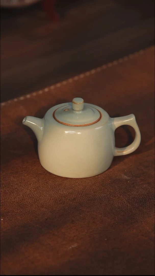 汝窑的天青小茶壶