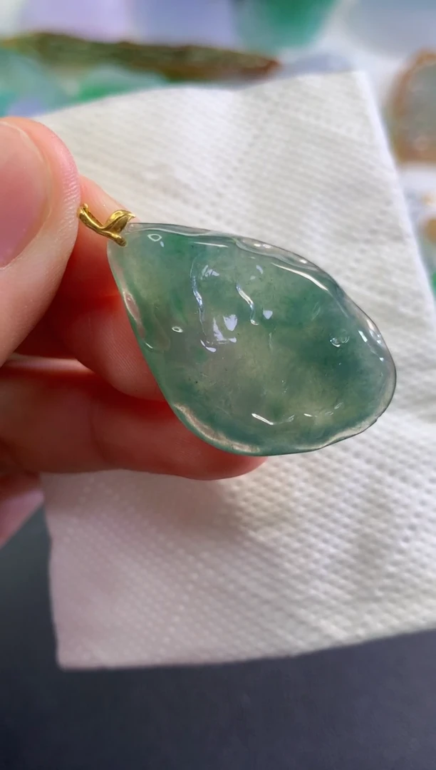 翡翠未镶嵌颈饰