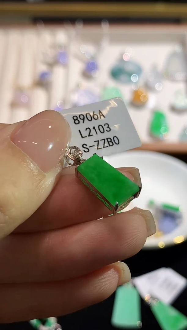 翡翠18K金镶嵌吊坠(不含链)L2103多样性发其一