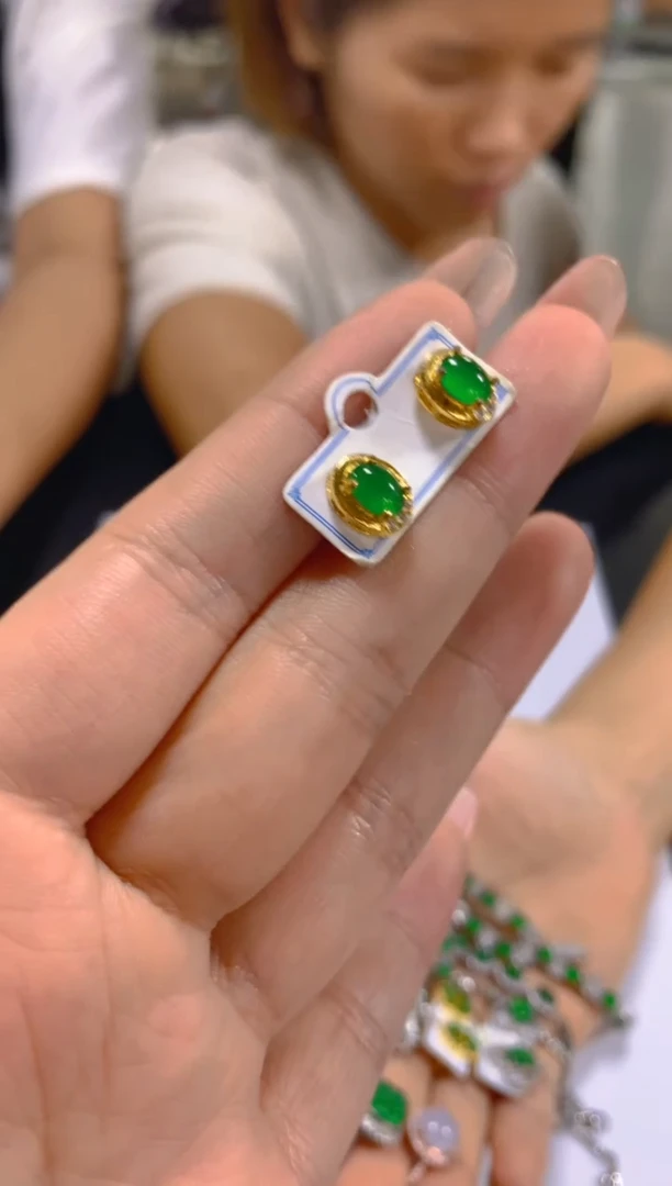 翡翠未镶嵌耳饰多样性发一