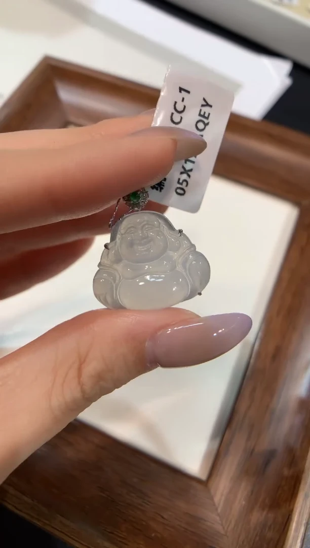 颈饰18K金镶嵌翡翠佛公