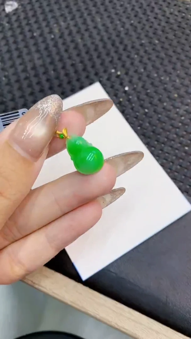 颈饰18K金镶嵌翡翠111