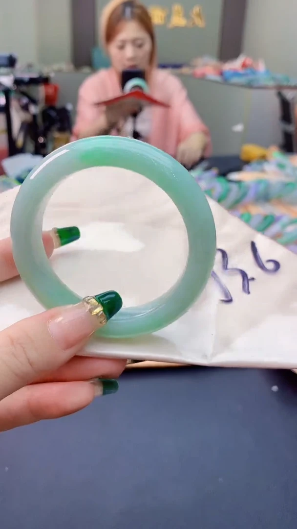 翡翠手镯未镶嵌0147512058