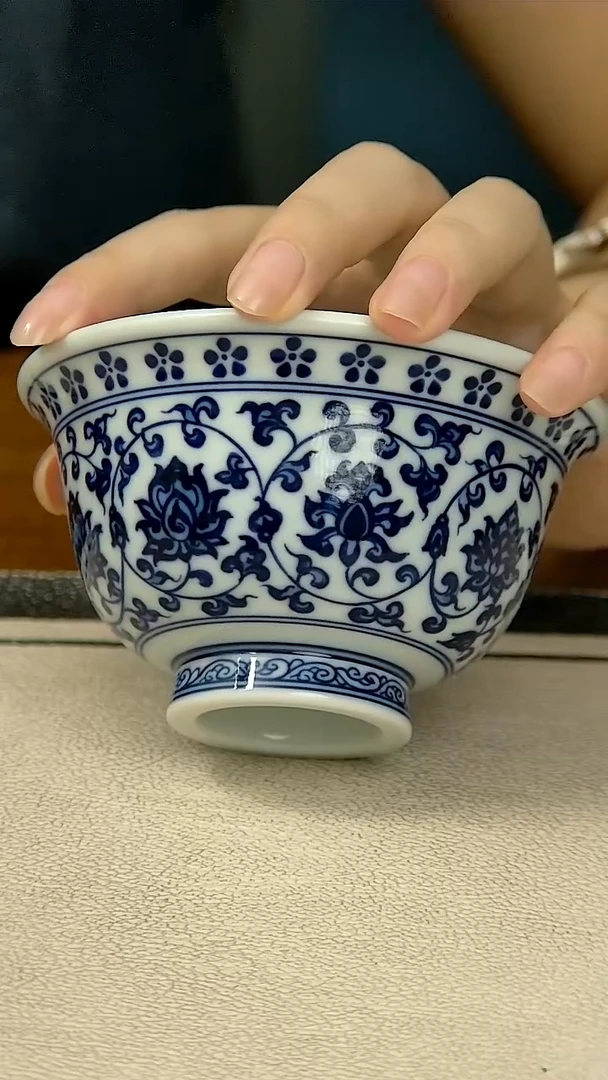 缠枝莲压手杯（8朵花）