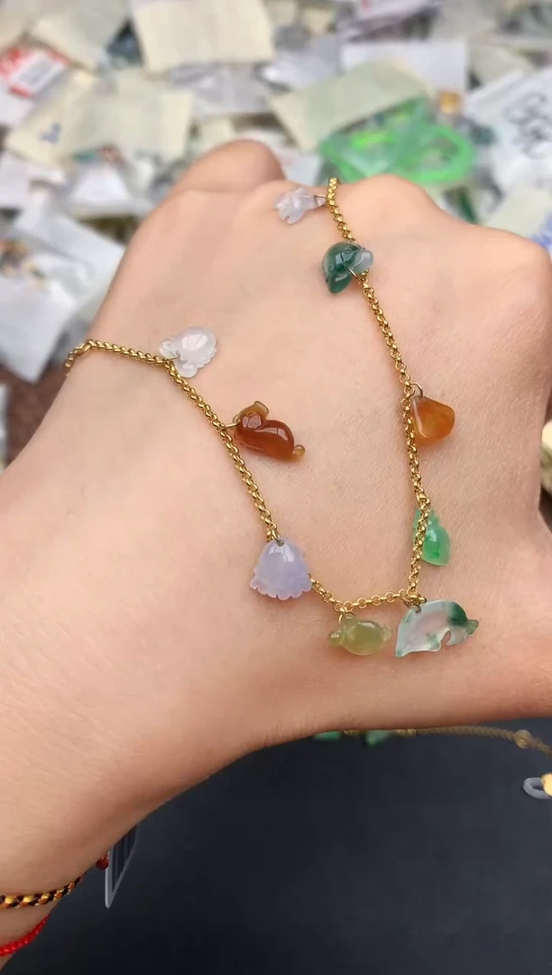 18K金镶嵌挂件翡翠—