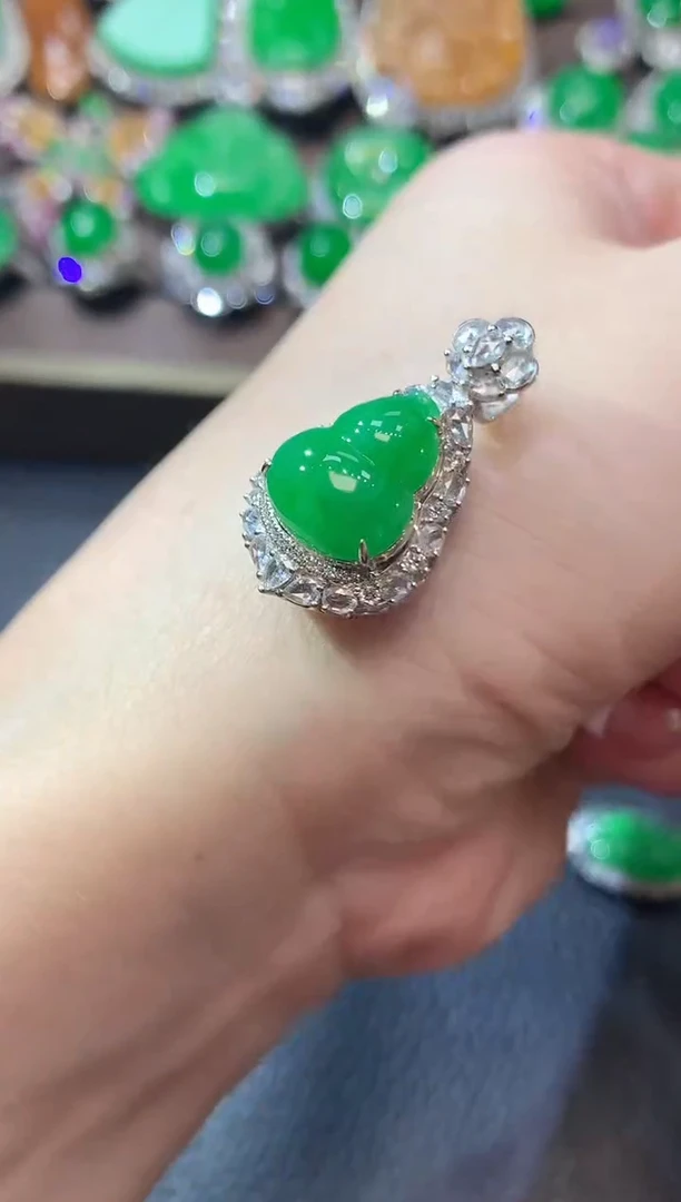 翡翠18K金镶嵌吊坠(不含链)C37