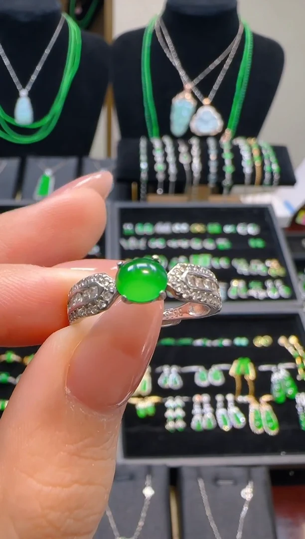 颈饰银S925镀金镶嵌翡翠蛋面戒指