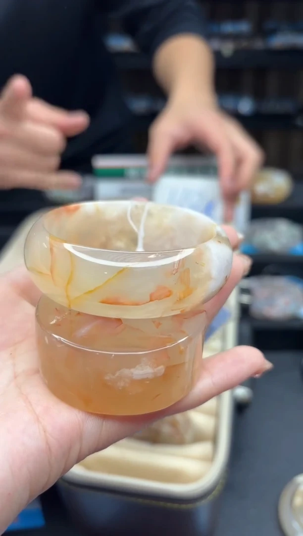 【闪购商品】石英质玉手镯未镶嵌502（55圈赠送镯心）