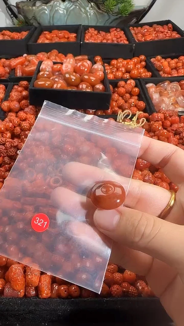 颈饰未镶嵌南红玛瑙1