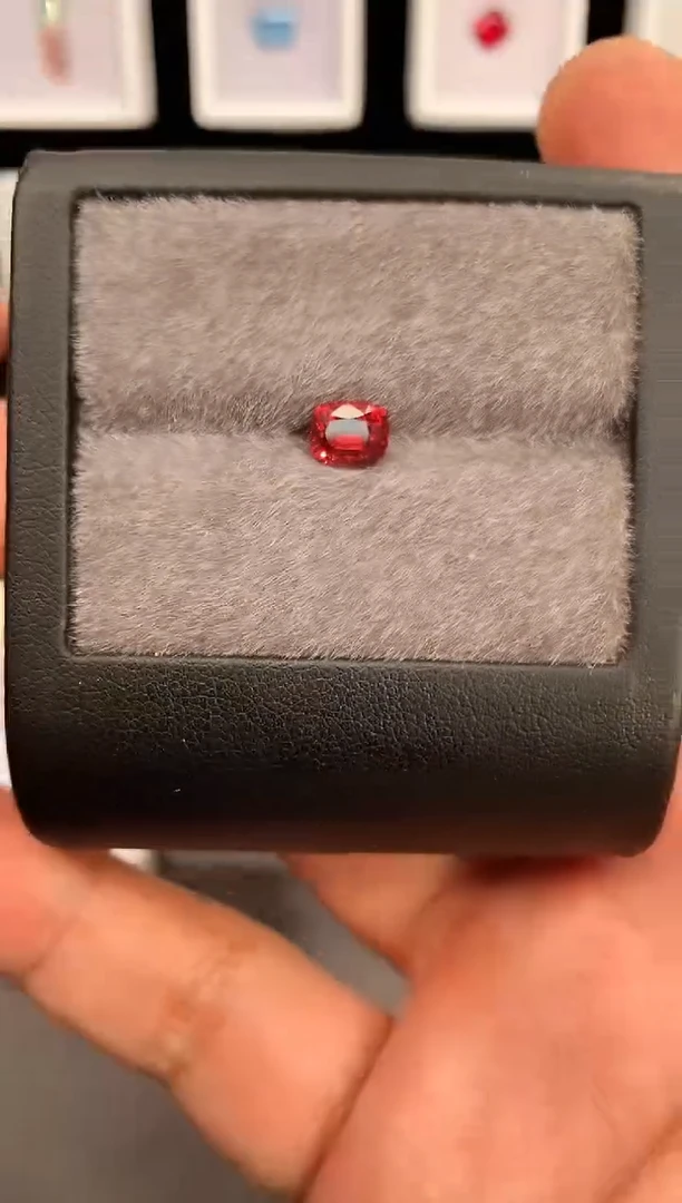 未镶嵌裸石尖晶石1.1