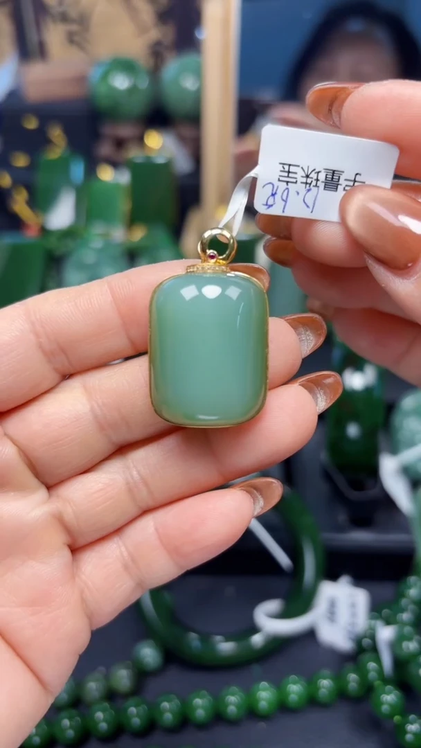 【闪购商品】和田玉（碧玉）吊坠(赠链)18K金镶嵌1