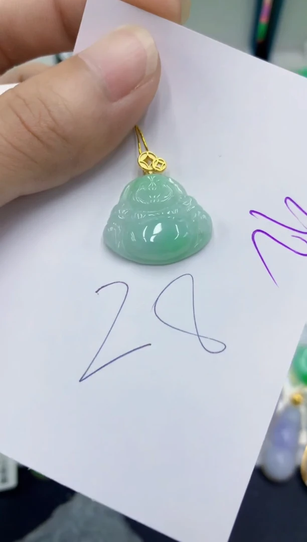 翡翠挂件未镶嵌翡翠