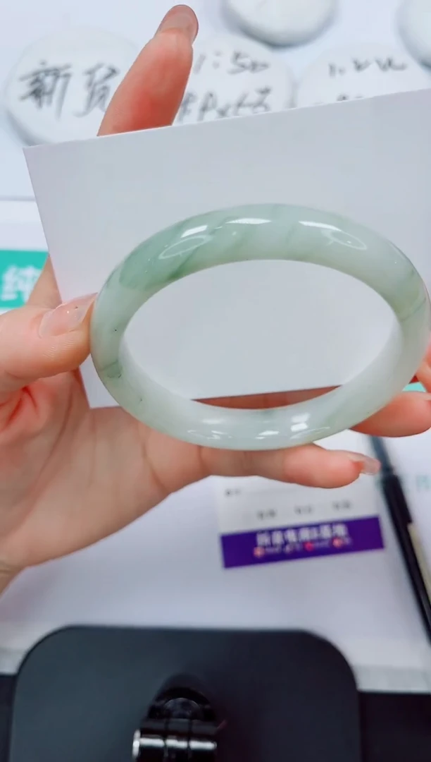 石英质玉手镯未镶嵌82/62.8