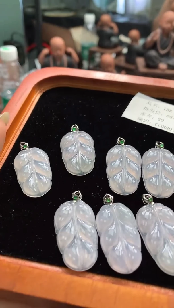 吊坠(不含链)18K金镶嵌翡翠冰叶子多样性发一件
