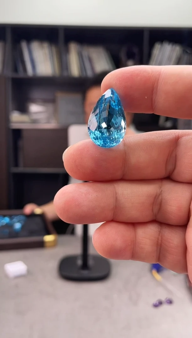 托帕石裸石35.6克拉