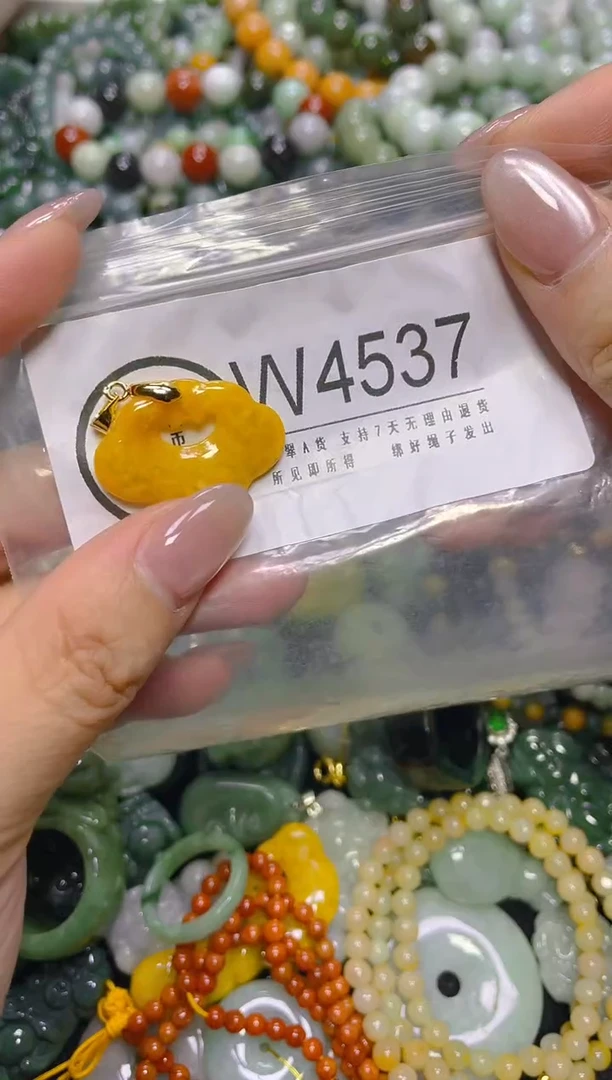 颈饰未镶嵌翡翠/W/翡翠A货，一件也是批发价