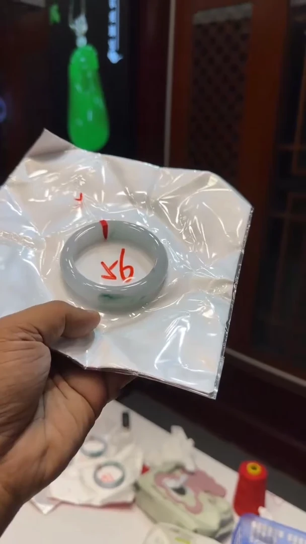 未镶嵌手镯翡翠手镯