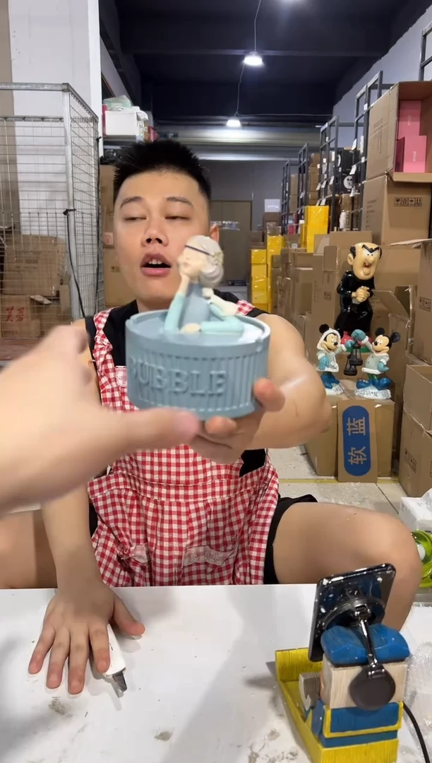 瓷片蓝色银狐少女烟灰缸