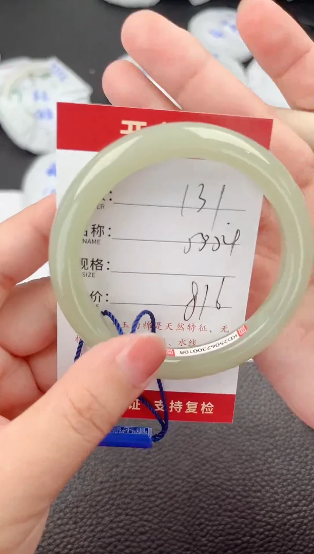 和田玉手镯未镶嵌和田玉手镯微色差131