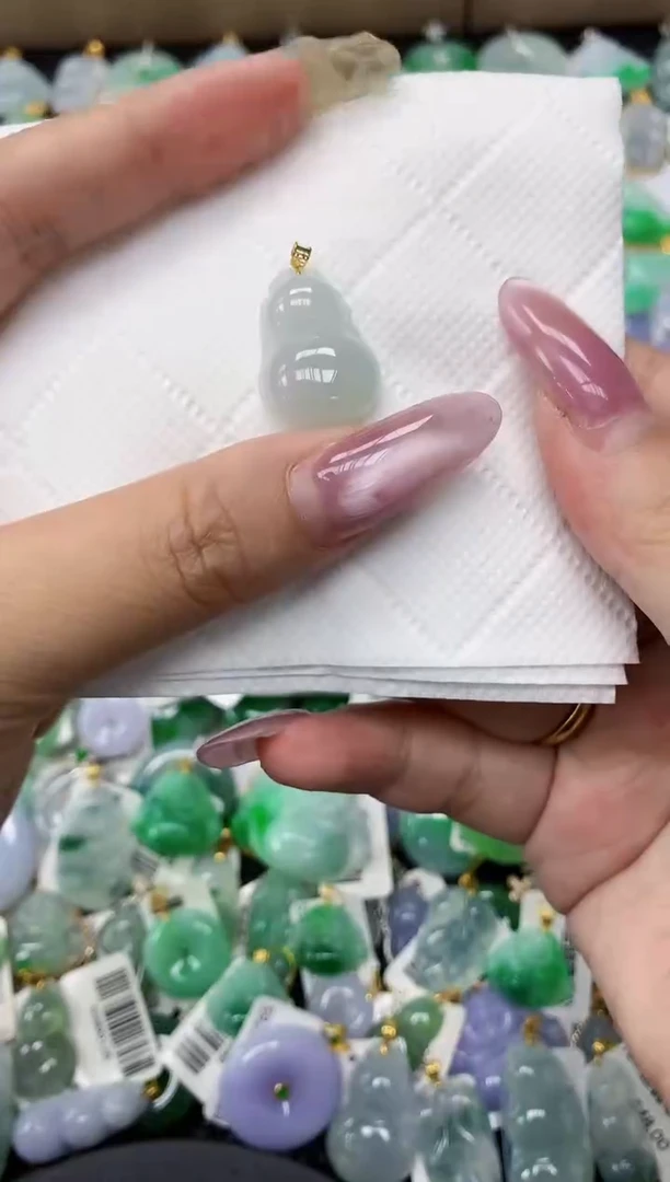 翡翠18K金镶嵌颈饰1111111111