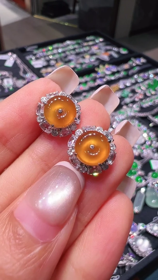 18K金镶嵌翡翠耳饰翡翠