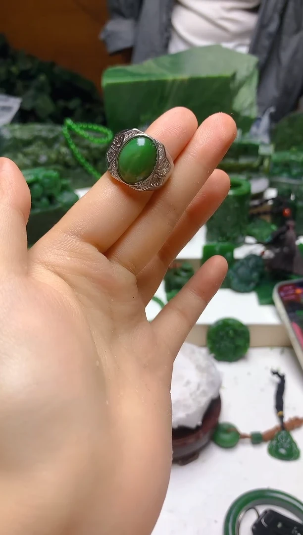 和田玉（碧玉）未镶嵌珠宝半成品随机发货一个