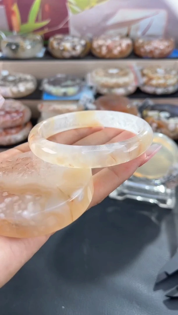 未镶嵌手镯石英质玉63