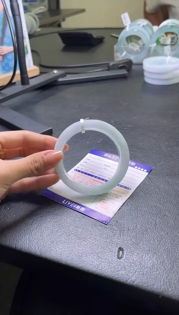 未镶嵌手镯定制翡翠马*霞定制产品不退不换