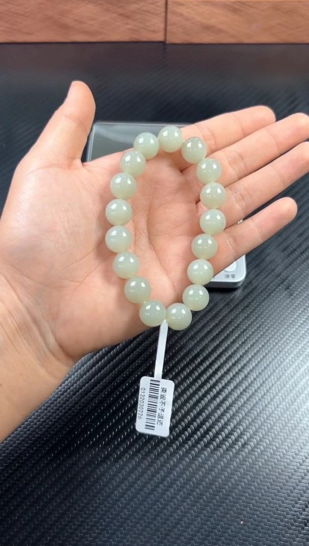 未镶嵌手串和田玉且末微色差近矿卡12 m