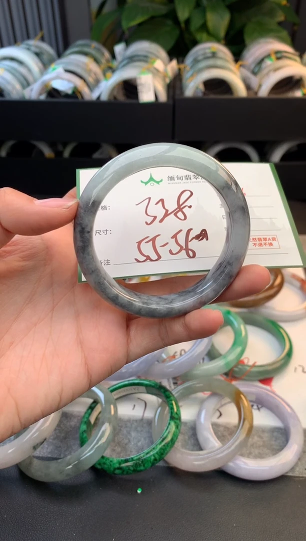 未镶嵌定制翡翠毛货需精细抛光+多人