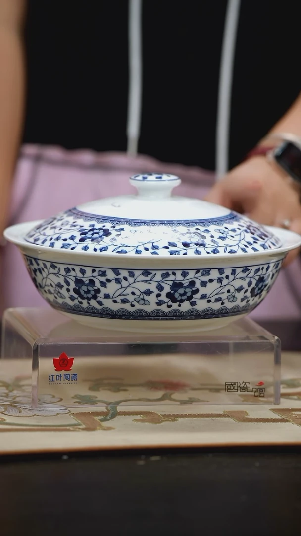 1个微瑕青花牡丹9英寸带盖品呙