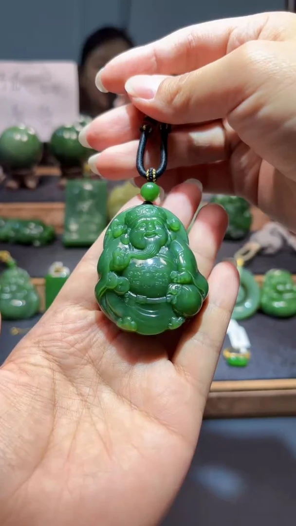颈饰未镶嵌和田玉（碧玉）1