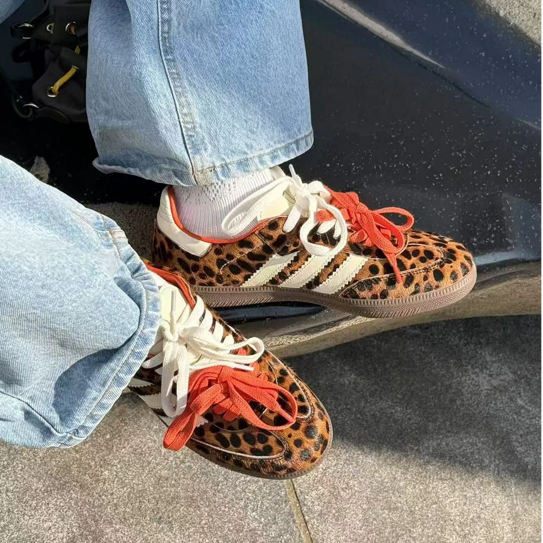 诗歌兰女鞋2025年新款真皮时尚豹纹百搭休闲平底德训鞋88101-5