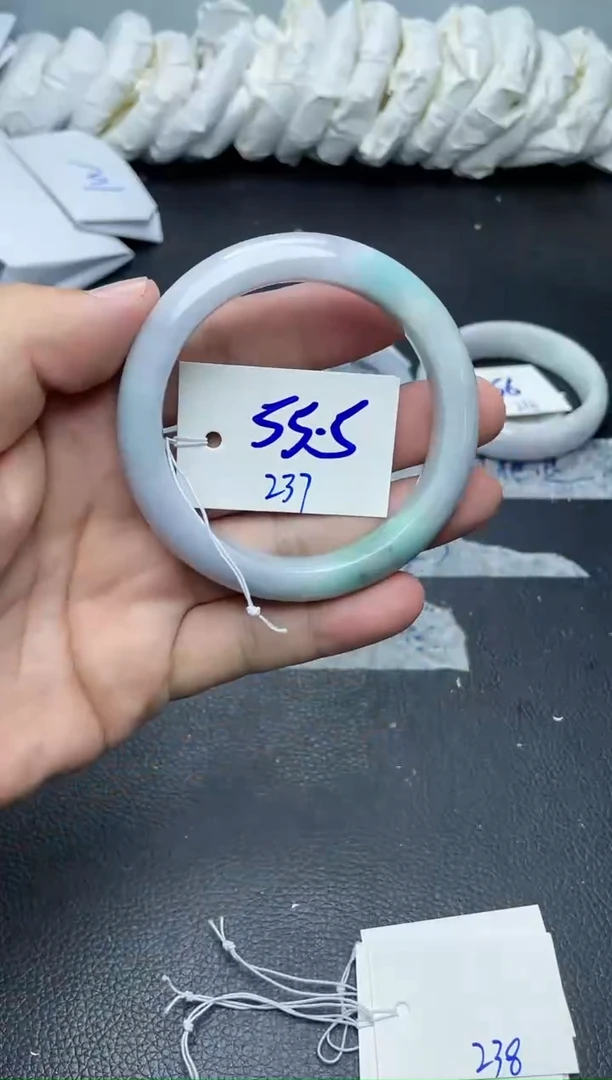 未镶嵌手镯翡翠237
