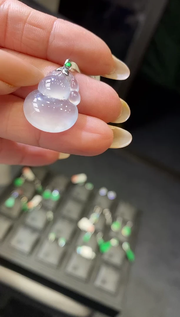 吊坠(不含链)18K金镶嵌翡翠葫芦