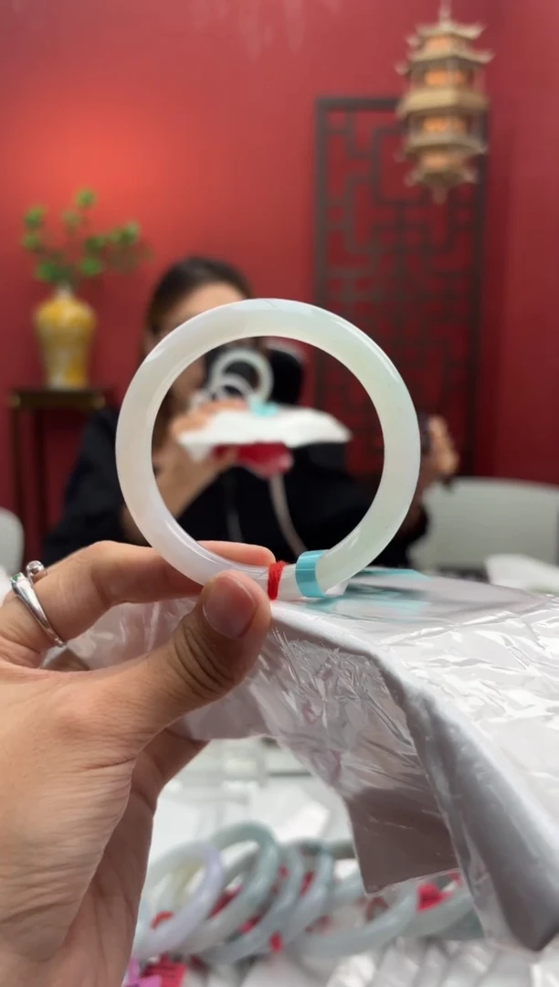 未镶嵌手镯翡翠手镯