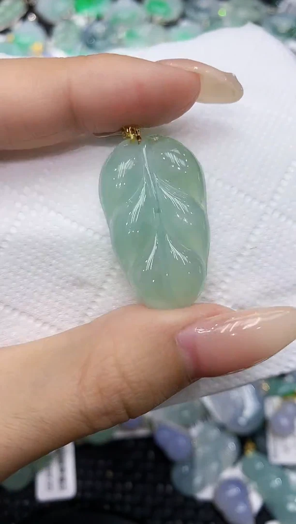 翡翠18K金镶嵌颈饰111111111111