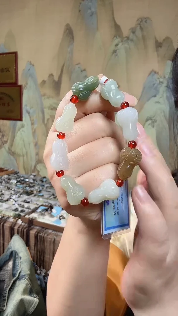 颈饰未镶嵌和田玉.
