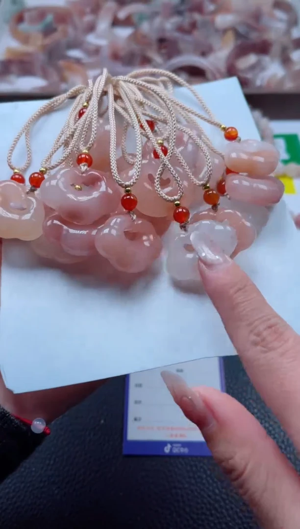 【闪购商品】石英质玉手镯未镶嵌祥云