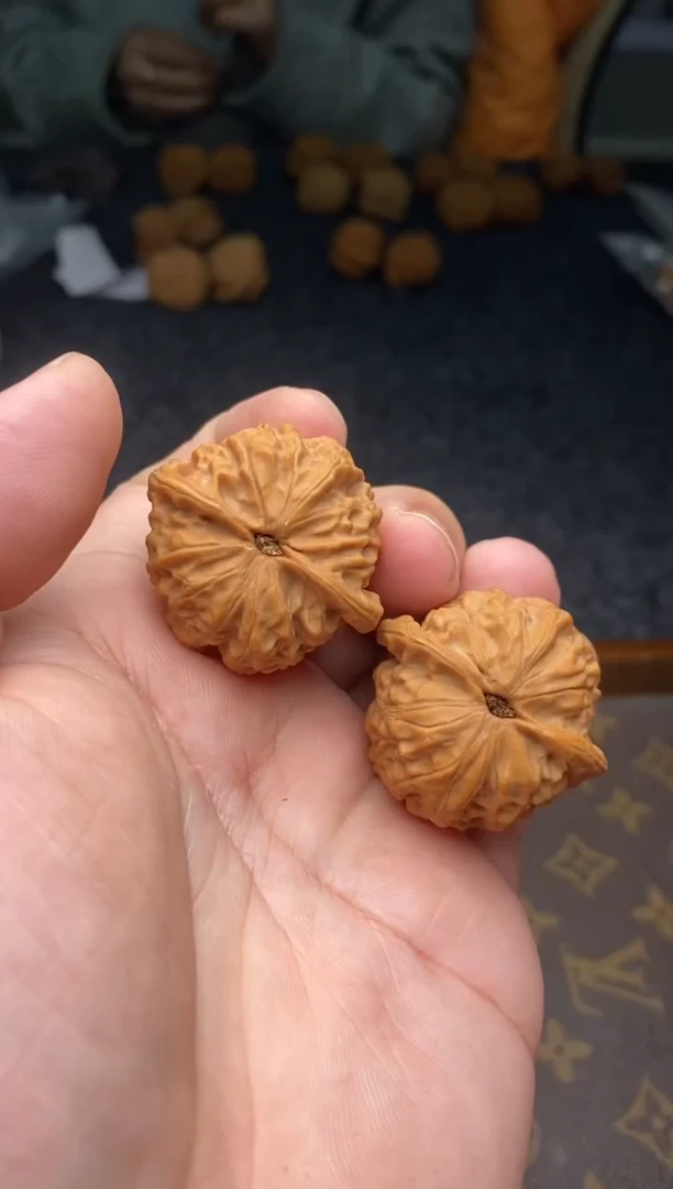 把件文玩核桃B137号36尺金牛