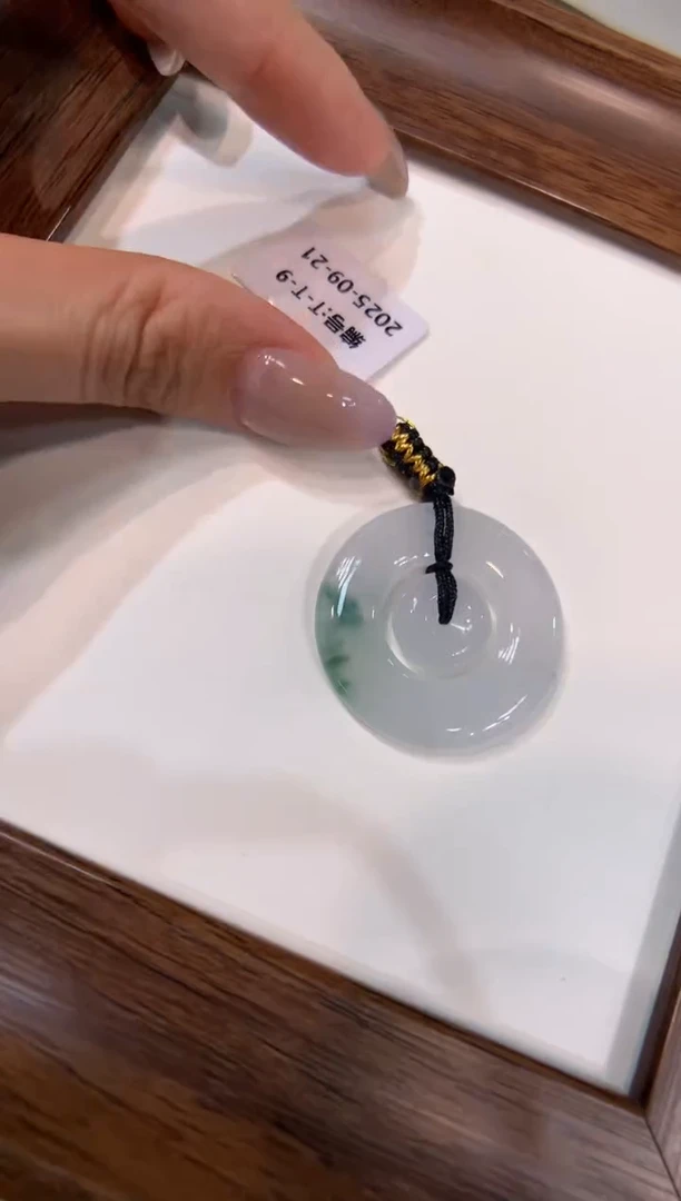 颈饰未镶嵌翡翠子母扣