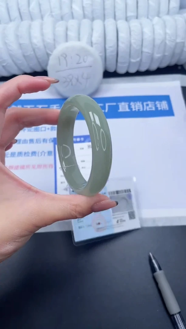 未镶嵌手镯石英质玉80-56.6DK