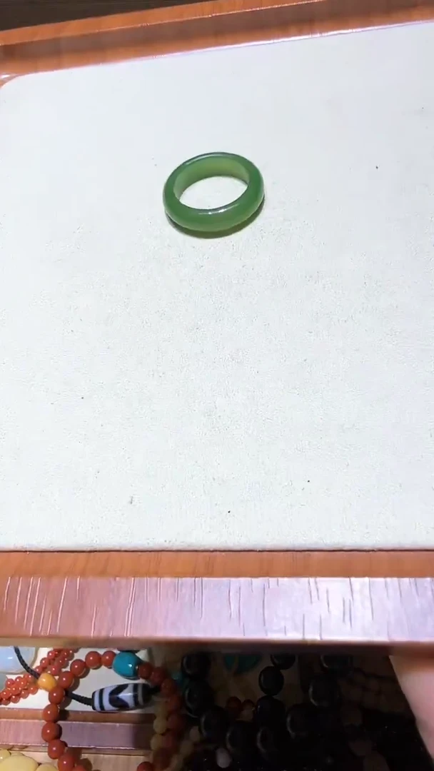 未镶嵌戒指和田玉（碧玉）精品碧玉戒圈