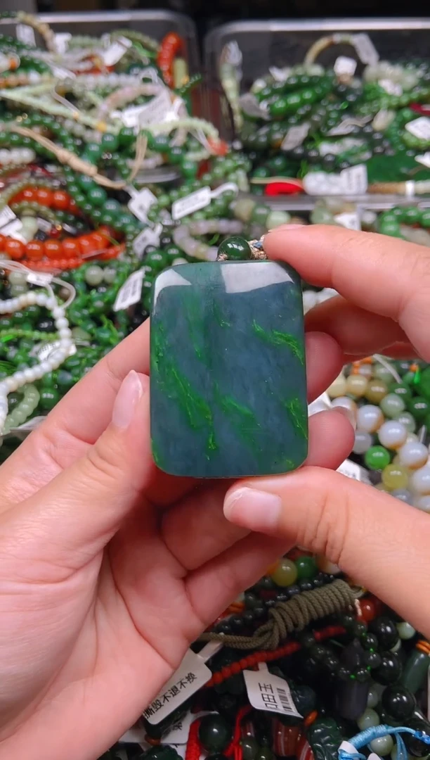 和田玉未镶嵌颈饰1