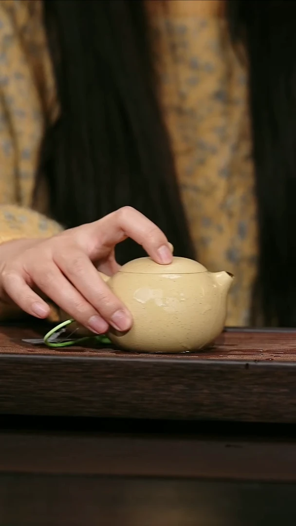 茶壶紫砂宜兴芠茗原矿紫砂   本绿西施   180CC