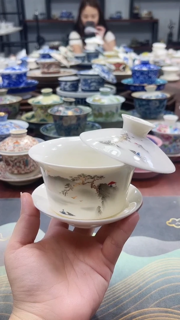 大号马蹄迎客松悬停盖碗