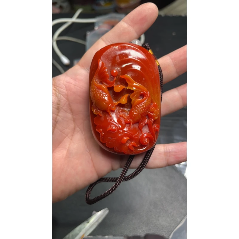 D 529 花叶鱼手把件