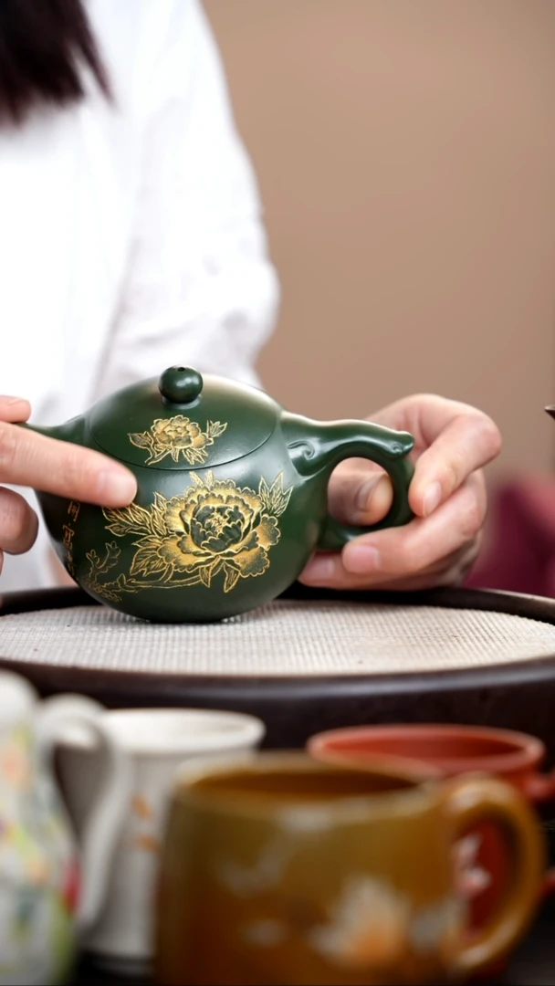 茶壶紫砂民国绿如意西施刻牡丹